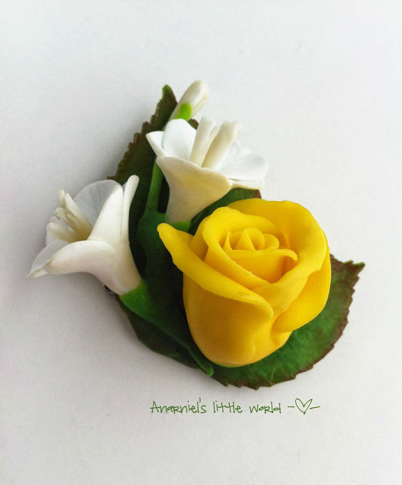 Polymer clay flower brooch / Cvjetni broš od fimo mase Anarniel's